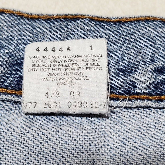 Vintage Retro Y2K Levi's 550 Relaxed Fit Husky Cut Light Wash Distressed Jeans - Picture 12 of 12